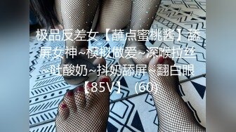 美容院尾随打扮时髦的三位女医师上厕所 唇肉粉嫩 鲜红欲滴的肉核 让人血管喷张