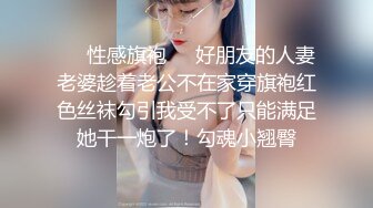 健身房厕所尿尿听到隔壁厕间有奇怪的声音意外偷拍到教练和女学员在里面嘿哟简直就是活春宫