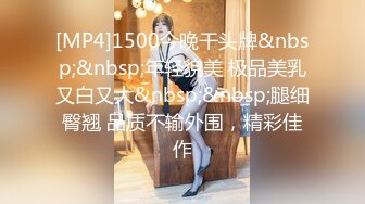 写字楼女厕黑衣白裤红指甲美职员 强劲的嫩穴把密长阴毛全冲开了