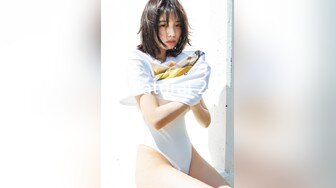 《极品CP⚡魔手☛外购》火爆商场女厕双机位偸拍各路美女美少妇方便，大屁股大鲍鱼哗哗尿量又足又有力 (4)