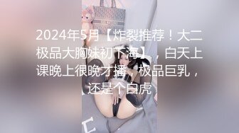 一线天美穴极骚女神大尺度自慰，吊带小背心掏出奶子，半脱下牛仔裤假屌进出抽插，卫生间坐在马桶上骑乘