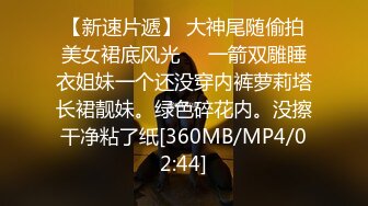 性感小橘猫黑丝露脸深夜发骚，在狼友的指挥下慢慢脱光跟狼友互动，伸着舌头要舔狼友大鸡巴，揉奶玩逼好骚啊