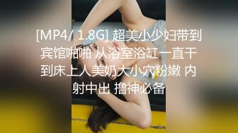 巨乳骚姐姐露脸跟狼友发骚，自己玩着骚奶子吃淫声荡语不断，肥美多汁的鲍鱼道具抽插蹂躏，浪叫呻吟不止刺激