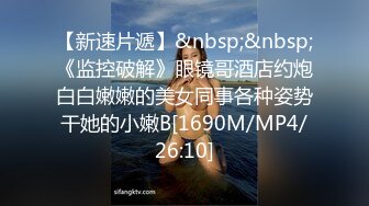 【牛仔裤性感小姐姐】情趣内裤，半脱下裤子操逼，抓起JB吸吮，扶着炮架怼小穴，上位骑乘扭腰猛坐，大屁股搞得舒服