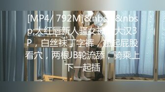 两个疯狂小青年带着苗条白嫩妹子到农村KTV包房淫乱沙发茶几来回搞