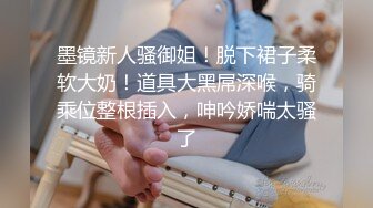 带个八角帽子的美少妇和老公过年直播做爱，各种姿势勾引老公进洞女上位啪啪